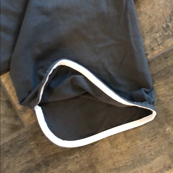 Women with Control Contour Waist Pull-on Capris - Picture 4 of 7